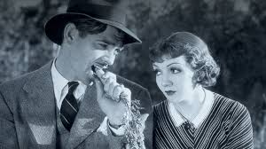 1934 yapımı Bir Gecede Oldu (It Happened One Night), teknik olarak bir TV dizisi değil, sinema tarihinin en önemli romantik komedilerinden biri olan unutulmaz bir sinema klasiğidir.