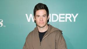 Henüz küçük yaşlarda geçirdiği bir trafik kazası, hayatında önemli bir dönüm noktası oldu. Uzun bir iyileşme süreci geçiren DeVine, bu dönemde mizahın ve eğlencenin hayatındaki önemini daha iyi anladığını ifade etmiştir. Bu süreç, onun komediye yönelmesinde etkili olmuştur.