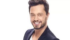 Türk pop müziğinin son yıllardaki en başarılı isimlerinden biri olan Murat Boz, güçlü sesi, sahne performansı ve oyunculuk kariyeriyle geniş bir hayran kitlesine ulaşmış çok yönlü bir sanatçıdır.