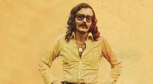 Genç yaşlardan itibaren müziğe ilgi duyan Karaca, özellikle 1960’lı yılların başında rock müziğin dünyada yükselişe geçmesiyle bu türe yönelmiştir. Elvis Presley ve The Beatles gibi sanatçılardan etkilenmiş, ancak zamanla bu tarzı Anadolu’nun kültürel motifleriyle birleştirerek kendine özgü bir müzik anlayışı geliştirmiştir.