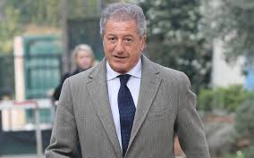 Philippe Junot, Fransa’nın elit ve etkili ailelerinden birine mensuptur. Babası Michel Junot, Paris Belediye Başkan Yardımcılığı yapmış ve aynı zamanda Maison de l’Europe’un başkanlığını üstlenmiştir. Michel Junot’nun siyasi kariyeri, onu uluslararası düzeyde önemli figürlerle bir araya getirmiştir.