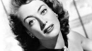 Hollywood tarihinin en güçlü kadın figürlerinden biri olarak kabul edilen Joan Crawford, yalnızca bir oyuncu değil, aynı zamanda sinema endüstrisinin değişen dinamiklerine uyum sağlayabilen nadir yıldızlardan biri olmuştur. Gerçek adı Lucille Fay LeSueur olan Crawford, 20. yüzyılın başlarında yoksulluktan gelerek Hollywood’un zirvesine ulaşmış ve onlarca yıl boyunca etkisini sürdürmüştür.