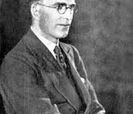 İlk yıllarında çeşitli teknik görevlerde bulunan Rogers, zamanla yönetmenliğe geçiş yapmıştır. Sessiz film döneminden sesli filme geçiş sürecini yakından deneyimlemesi, onun teknik açıdan güçlü bir yönetmen olmasını sağlamıştır.