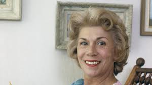 Benaderet, güçlü sesi ve karakter yaratma yeteneği sayesinde kısa sürede dikkat çekti. Özellikle farklı aksanlar ve tonlamalar kullanarak birbirinden farklı karakterleri canlandırabilmesi, onu radyo dünyasının vazgeçilmez isimlerinden biri haline getirdi.