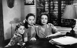 Jo Ann Marlowe’un oyunculuk kariyeri 1940’lı yılların başında başlamıştır. Bu dönem, Hollywood’un “Altın Çağı” olarak bilinir ve birçok genç yeteneğin keşfedildiği bir süreçtir.