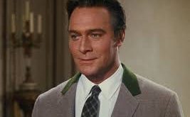 Gençlik yıllarında özellikle tiyatroya ilgi duyan Plummer, Shakespeare oyunlarına olan hayranlığı sayesinde sahneye yönelmiştir. Eğitim hayatı boyunca oyunculuk becerilerini geliştiren sanatçı, kısa sürede profesyonel tiyatro dünyasına adım atmıştır.