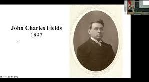 Matematik dünyasında en prestijli ödüllerden biri olan Fields Madalyası’nın arkasındaki isim olarak tanınan John Charles Fields, bilimsel katkılarının yanı sıra matematik camiasına kazandırdığı kurumsal mirasla da öne çıkan Kanadalı bir matematikçidir.