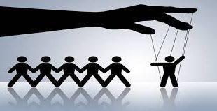 Fatalizm, felsefe tarihinde özellikle kader, özgür irade ve nedensellik tartışmaları içinde önemli bir yer tutar. Din felsefesi, etik ve metafizik alanlarında sıkça ele alınan bu görüş, insanın özgürlüğü ile evrenin düzeni arasındaki ilişkiyi sorgular.