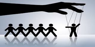 Fatalizm, felsefe tarihinde özellikle kader, özgür irade ve nedensellik tartışmaları içinde önemli bir yer tutar. Din felsefesi, etik ve metafizik alanlarında sıkça ele alınan bu görüş, insanın özgürlüğü ile evrenin düzeni arasındaki ilişkiyi sorgular.