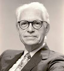 Robert Kiefer Webb, 20. yüzyılın öne çıkan akademisyen-yazarlarından biri olarak bilinir. Doğum tarihi ve özel yaşamına ilişkin bilgiler sınırlı olsa da onun özellikle üniversite çevrelerinde tanınan bir tarihçi ve yazar olduğu bilinmektedir. Kariyerini ağırlıklı olarak modern Avrupa tarihi ve İngiliz entelektüel tarihi üzerine kurmuştur.