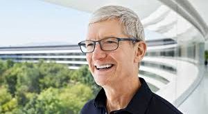 Teknoloji dünyasında bazı liderler yalnızca şirketlerini yönetmekle kalmaz, aynı zamanda sektörün yönünü belirler. Tim Cook, Apple’ın kurucu vizyonunu sürdürürken şirketi farklı bir döneme taşıyan ve küresel ölçekte büyüten bir yönetici olarak öne çıkmaktadır.
