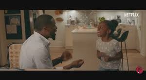 2021 yapımı Bir Eksik, orijinal adıyla Fatherhood, izleyiciyi hem duygulandıran hem de zaman zaman gülümseten güçlü bir aile dramı olarak öne çıkıyor. Yönetmen koltuğunda Paul Weitz otururken, filmin senaryosu Weitz ve Dana Stevens imzası taşıyor.