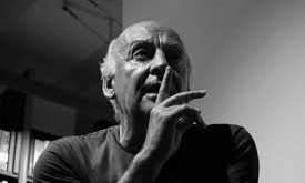 Galeano’nun kendine özgü şiirsel diliyle yazılan eser, tarihsel belgelerle duygusal anlatımı bir araya getirir. Bu nedenle kitap, yalnızca bilgi veren bir çalışma değil; aynı zamanda okurda vicdani ve düşünsel etki bırakan güçlü bir metindir.