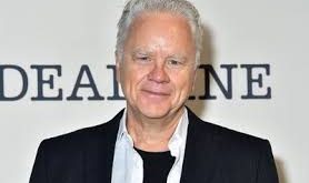Özellikle The Shawshank Redemption, Mystic River, Jacob’s Ladder, Bull Durham ve Dead Man Walking gibi yapımlardaki performanslarıyla tanınan Tim Robbins, dramatik rollerdeki başarısının yanında mizahi karakterlerde de etkili olmuştur.