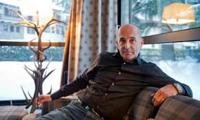 Don Winslow, çağdaş Amerikan suç ve gerilim edebiyatının en güçlü kalemlerinden biri olarak kabul edilen, özellikle organize suç, uyuşturucu kartelleri, polis teşkilatları ve sınır politikaları üzerine yazdığı sert ve gerçekçi romanlarla tanınan Amerikalı yazardır.