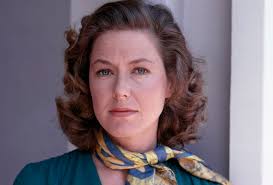 En çok Little House on the Prairie dizisinde canlandırdığı Caroline Ingalls karakteriyle ün kazanan Grassle, zarif oyunculuğu, sıcak ekran enerjisi ve doğal performansıyla geniş izleyici kitlelerinin beğenisini kazanmıştır.