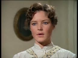 Pamela Roylance, Amerika Birleşik Devletleri’nde doğmuş ve genç yaşlardan itibaren sanatla ilgilenmeye başlamıştır. Çocukluk döneminde tiyatroya ve sahne sanatlarına ilgi duyan Roylance, oyunculuk yeteneğini erken yaşlarda keşfetmiştir.