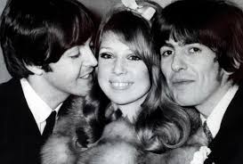 Pattie Boyd’un profesyonel kariyeri modellik ile başladı. Genç yaşta dergi çekimlerinde, reklam kampanyalarında ve moda editoryallerinde yer aldı.