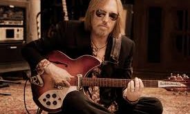 Genç yaşta Elvis Presley ve The Beatles gibi isimlerden etkilenmiş, gitar çalmayı öğrenerek kendi müzik yolculuğuna adım atmıştır. Özellikle Beatles’ı televizyonda izlemesinin onun hayatını değiştirdiği sıkça anlatılır.