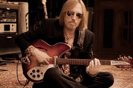 Genç yaşta Elvis Presley ve The Beatles gibi isimlerden etkilenmiş, gitar çalmayı öğrenerek kendi müzik yolculuğuna adım atmıştır. Özellikle Beatles’ı televizyonda izlemesinin onun hayatını değiştirdiği sıkça anlatılır.