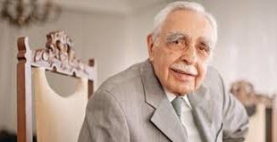 Türkiye siyasi tarihi, tıp dünyası ve insan hakları mücadelesi denildiğinde akla gelen önemli isimlerden biri Tarık Ziya Ekinci’dir. Hem hekim kimliği hem de siyasal yaşamı ile tanınan Tarık Ziya Ekinci, özellikle demokrasi, özgürlük, toplumsal eşitlik ve Kürt meselesine dair düşünceleriyle uzun yıllar boyunca kamuoyunda dikkat çekmiştir.