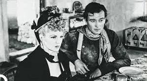 1939 yapımı Cehennemden Dönüş, özgün adıyla Stagecoach, yalnızca başarılı bir western filmi değil, aynı zamanda Hollywood sinemasının yönünü değiştiren yapımlardan biridir. Yönetmen koltuğunda western türünün en büyük ustalarından John Ford otururken, başrolde ise kariyerinin dönüm noktasını yaşayan John Wayne yer alır.