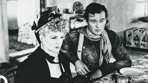 1939 yapımı Cehennemden Dönüş, özgün adıyla Stagecoach, yalnızca başarılı bir western filmi değil, aynı zamanda Hollywood sinemasının yönünü değiştiren yapımlardan biridir. Yönetmen koltuğunda western türünün en büyük ustalarından John Ford otururken, başrolde ise kariyerinin dönüm noktasını yaşayan John Wayne yer alır.