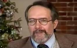 Anthony Cox’u sadece özel hayatı üzerinden değerlendirmek doğru olmaz. O, sinema ile çağdaş sanat arasında köprü kurmaya çalışan, farklı üretim biçimlerine açık duran ve geleneksel kalıpların dışında hareket eden üretken bir kültür insanı olarak öne çıkmıştır.