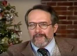 Anthony Cox’u sadece özel hayatı üzerinden değerlendirmek doğru olmaz. O, sinema ile çağdaş sanat arasında köprü kurmaya çalışan, farklı üretim biçimlerine açık duran ve geleneksel kalıpların dışında hareket eden üretken bir kültür insanı olarak öne çıkmıştır.