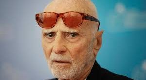 Gençlik yıllarında sinemaya büyük ilgi duyan Monicelli, özellikle 1930’lu yıllarda İtalya’da gelişen film kültüründen etkilendi. Sinemayı bir ifade aracı olarak görmeye başladı ve bu alanda kariyer yapmaya karar verdi.