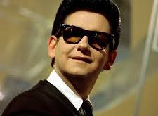 Roy Orbison, tam adıyla Roy Kelton Orbison, 23 Nisan 1936 tarihinde Vernon, Teksas, Amerika Birleşik Devletleri’nde doğmuştur. Çocukluk yıllarını ekonomik açıdan mütevazı koşullarda geçirmiştir.