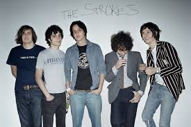 2000’li yılların başında rock müziğe yeni bir soluk getiren gruplardan biri olan The Strokes, yalnızca başarılı şarkılarıyla değil, aynı zamanda bir dönemin müzik anlayışını değiştiren etkisiyle de dikkat çekmiştir.