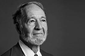 Çocukluk yıllarında doğaya ve kuşlara olan ilgisi, ileride biyoloji ve coğrafya alanlarına yönelmesinde önemli bir rol oynadı. Akademik başarısıyla dikkat çeken Diamond, eğitim hayatı boyunca farklı disiplinlere ilgi göstererek çok yönlü bir bilim insanı olma yolunda ilerledi.