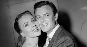 Klasik Hollywood döneminin dikkat çeken ama çoğu zaman arka planda kalan isimlerinden biri olan Robert Sterling, hem sinema hem de televizyon dünyasında uzun yıllar boyunca aktif kalmış başarılı bir oyuncudur.