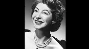 Ilka Chase’in sanat kariyeri tiyatro sahnesinde başlamıştır. 1920’li yıllarda Broadway’de sahne almaya başlayan Chase, kısa sürede dikkat çeken bir oyuncu haline gelmiştir.