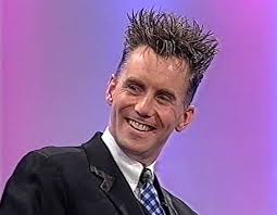 İngiliz gastronomi dünyasının en etkili isimlerinden biri olan Gary Rhodes, özellikle klasik İngiliz mutfağını modern tekniklerle yeniden yorumlaması ve televizyon programlarıyla geniş kitlelere ulaşmasıyla tanınan bir şeftir.