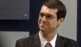 Kanada sinema ve televizyon dünyasının tanınan isimlerinden biri olan Zachary Bennett, uzun yıllara yayılan kariyeri boyunca oyunculuk yeteneği, sahne disiplini ve çok yönlü performanslarıyla dikkat çekmiştir.