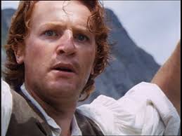 İngiliz televizyon, sinema ve tiyatro dünyasının deneyimli isimlerinden biri olan Daniel Flynn, uzun yıllara yayılan kariyeri boyunca farklı türlerdeki yapımlarda sergilediği başarılı performanslarla tanınan bir karakter oyuncusudur.