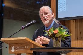 Richard J. Foster, 1942 yılında Amerika Birleşik Devletleri’nde doğmuştur. Çocukluk ve gençlik yılları hakkında çok detaylı bilgiler bulunmasa da, dini bir çevrede yetiştiği ve erken yaşta Hristiyan inancı ile derin bir bağ kurduğu bilinmektedir.