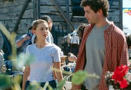 2000 yapımı Kalbin Olduğu Yer (Where the Heart Is), romantik drama türünün sıcak, samimi ve duygusal örneklerinden biri olarak öne çıkan özel bir yapımdır. Yönetmenliğini Matt Williams’ın üstlendiği film, yazar Billie Letts’in aynı adlı çok satan romanından sinemaya uyarlanmıştır.