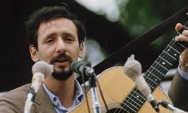 Peter Yarrow, Amerikan folk müziğinin en tanınmış isimlerinden biri olarak müzik tarihinde özel bir yere sahiptir. Özellikle 1960’lı yıllarda yükselen protest folk hareketinin önemli temsilcileri arasında gösterilen Yarrow, hem solo kariyeri hem de üyesi olduğu efsanevi müzik grubu Peter, Paul and Mary ile geniş kitlelere ulaşmıştır.