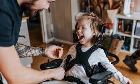 Juvenile Batten disease, çocukluk çağında ortaya çıkan, ilerleyici seyir gösteren ve sinir sistemini etkileyen nadir bir genetik hastalıktır. Tıp literatüründe çoğunlukla Juvenil Nöronal Seroid Lipofusinozis (JNCL) olarak da adlandırılır.