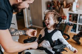 Juvenile Batten disease, çocukluk çağında ortaya çıkan, ilerleyici seyir gösteren ve sinir sistemini etkileyen nadir bir genetik hastalıktır. Tıp literatüründe çoğunlukla Juvenil Nöronal Seroid Lipofusinozis (JNCL) olarak da adlandırılır.