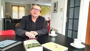 Harrie Lemmens, Hollanda edebiyat çevrelerinde tanınan bir yazar ve çevirmendir. Özellikle İspanyolca ve Katalanca edebiyattan yaptığı çevirilerle dikkat çeken Lemmens, aynı zamanda kendi edebi üretimini sürdüren çok yönlü bir kültür insanıdır.