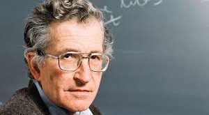 Noam Chomsky, modern dilbilimin kurucusu olarak kabul edilen, aynı zamanda siyaset, medya eleştirisi ve entelektüel düşünce alanlarında derin etkiler bırakmış Amerikalı bir düşünürdür.