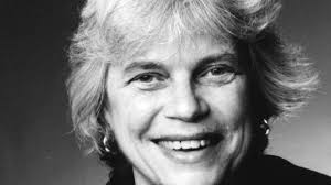 Siyasi teori, psikoloji, biyografi yazımı, felsefe ve toplumsal eleştiri alanlarında üretken çalışmalarıyla tanınan Young-Bruehl, özellikle 20. yüzyıl düşünce dünyasının en dikkat çekici akademisyenlerinden biri olarak kabul edilir.