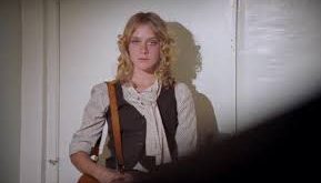 Film, geleneksel anlatı yapılarından bilinçli olarak uzak durur. Olay örgüsü minimaldir, diyaloglar sınırlıdır ve anlatım büyük ölçüde görsel dil üzerinden ilerler. Bu durum, filmi hem özgün kılar hem de izleyici için zorlayıcı bir deneyime dönüştürür.