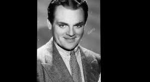 Lloyd Bacon, sinema kariyerine oyuncu olarak başlamıştır. Özellikle sessiz film döneminde çeşitli yapımlarda rol alarak deneyim kazanmıştır.