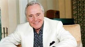 Jack Lemmon’un kariyeri, Broadway sahnelerinde başlamıştır. Tiyatrodaki doğal yeteneği ve güçlü sahne varlığı sayesinde kısa sürede dikkat çekmiştir.