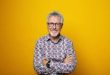 Griff Rhys Jones çocukluk yıllarını farklı bölgelerde geçirmiştir. Babasının hava kuvvetlerinde görev yapması nedeniyle ailesi çeşitli yerlerde yaşamıştır. Bu hareketli çocukluk dönemi, onun farklı insan profillerini gözlemlemesine katkı sağlamıştır.